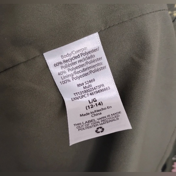 Time and Tru Green Floral V-Neck Blouse Size L (12–14) - Picture 8 of 8